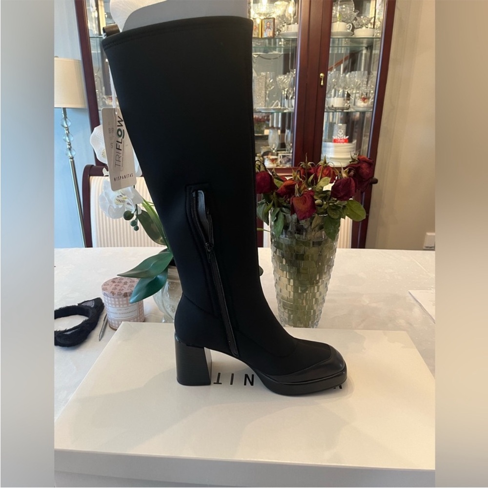 Chic Black Heeled Boots
